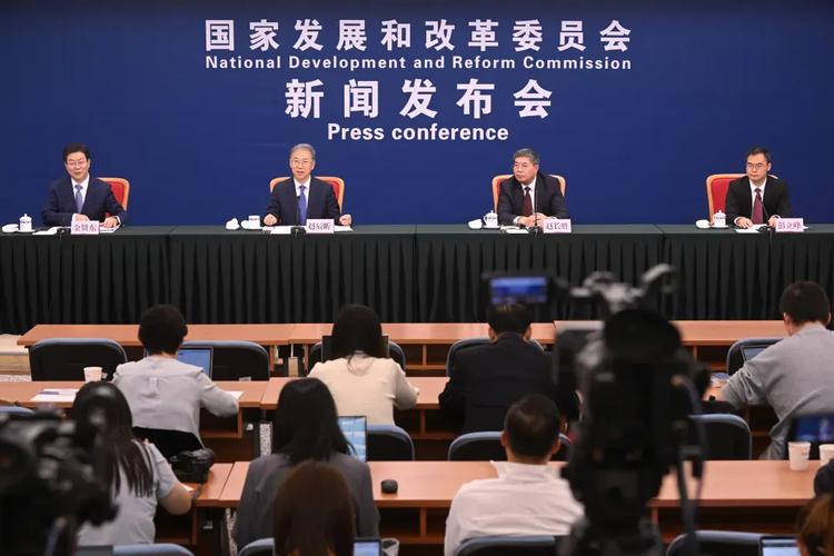 国家发展改革委等部门关于促进退役风电、光伏设备循环利用的指导意见
